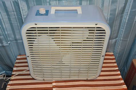 Vintage Kmart K14X ~ 3 Speed Box Fan Robins Egg Blue 